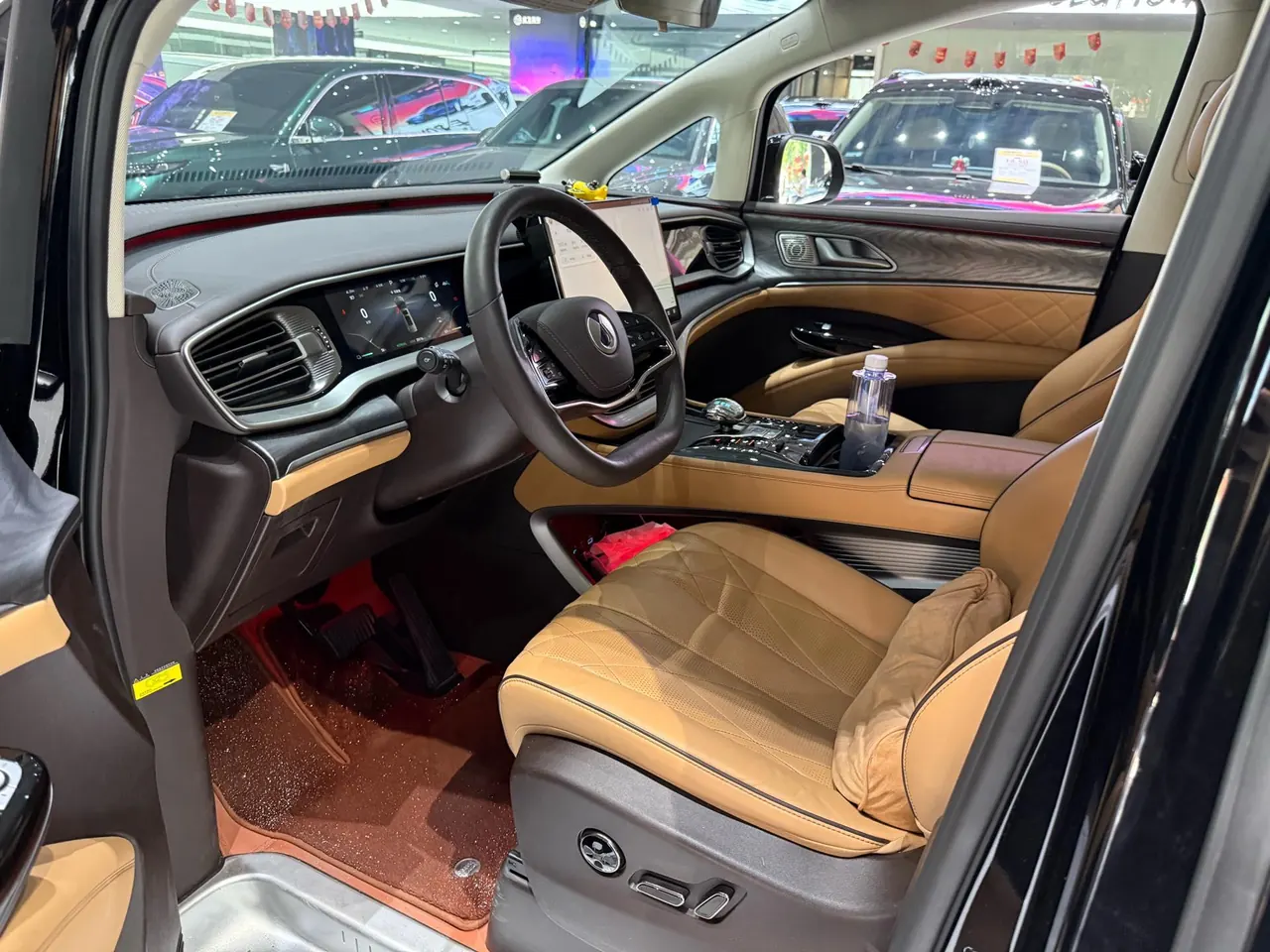 Denza 2024 Denza D9 DM-i 1.5T stepless 980 four-wheel drive distinguished automatic gear 2