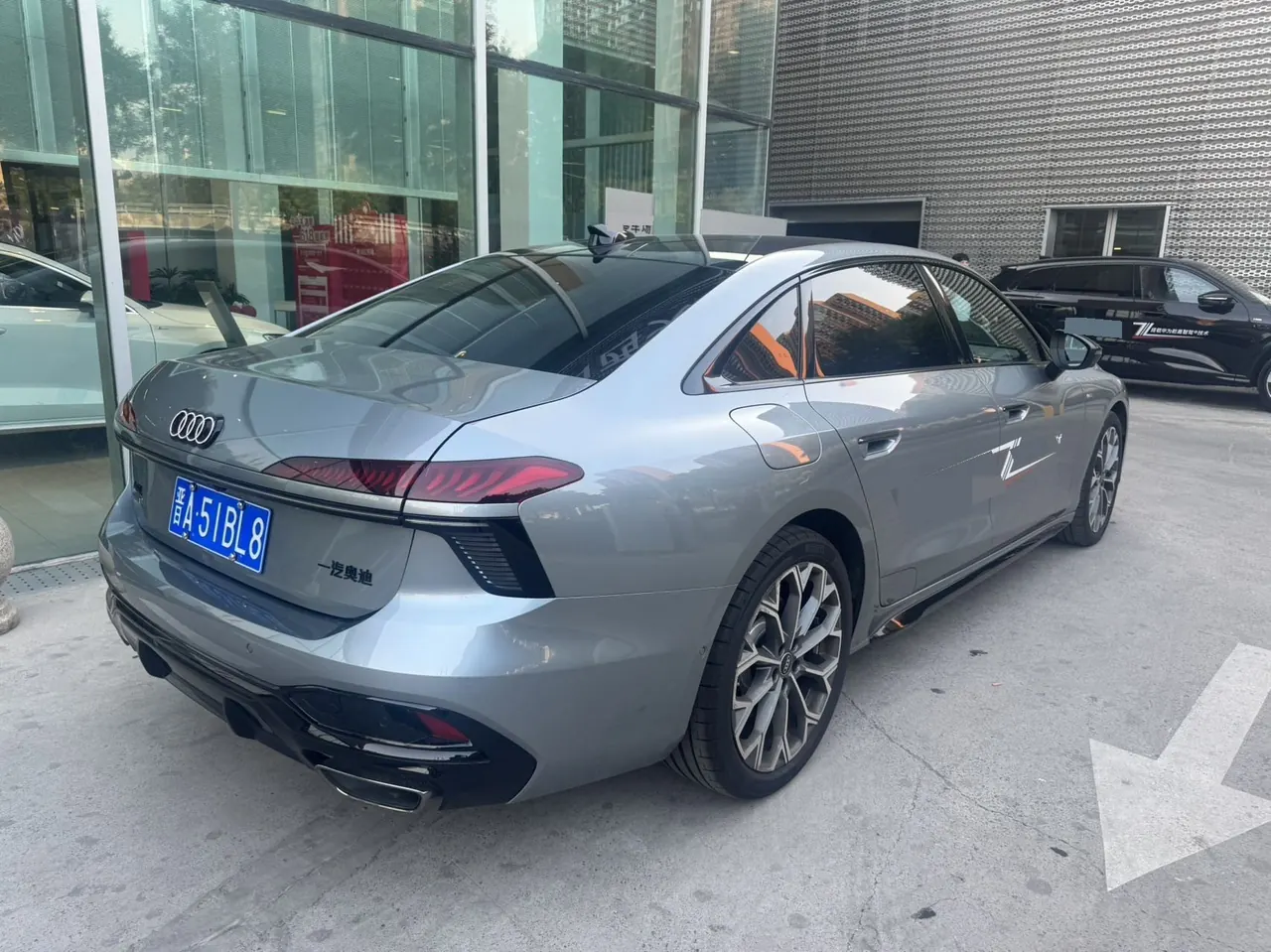 Audi 2026 A6L 2.0T Quattro Enjoy Dynamic Automatic 5