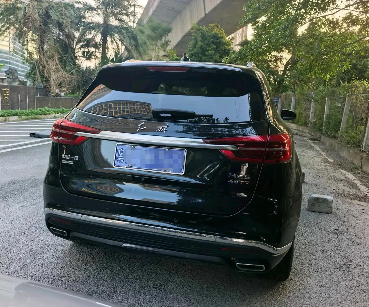 HongQi 2022 HS5 2.0T 4-wheel drive smart flag-sharing version automatic gear 7