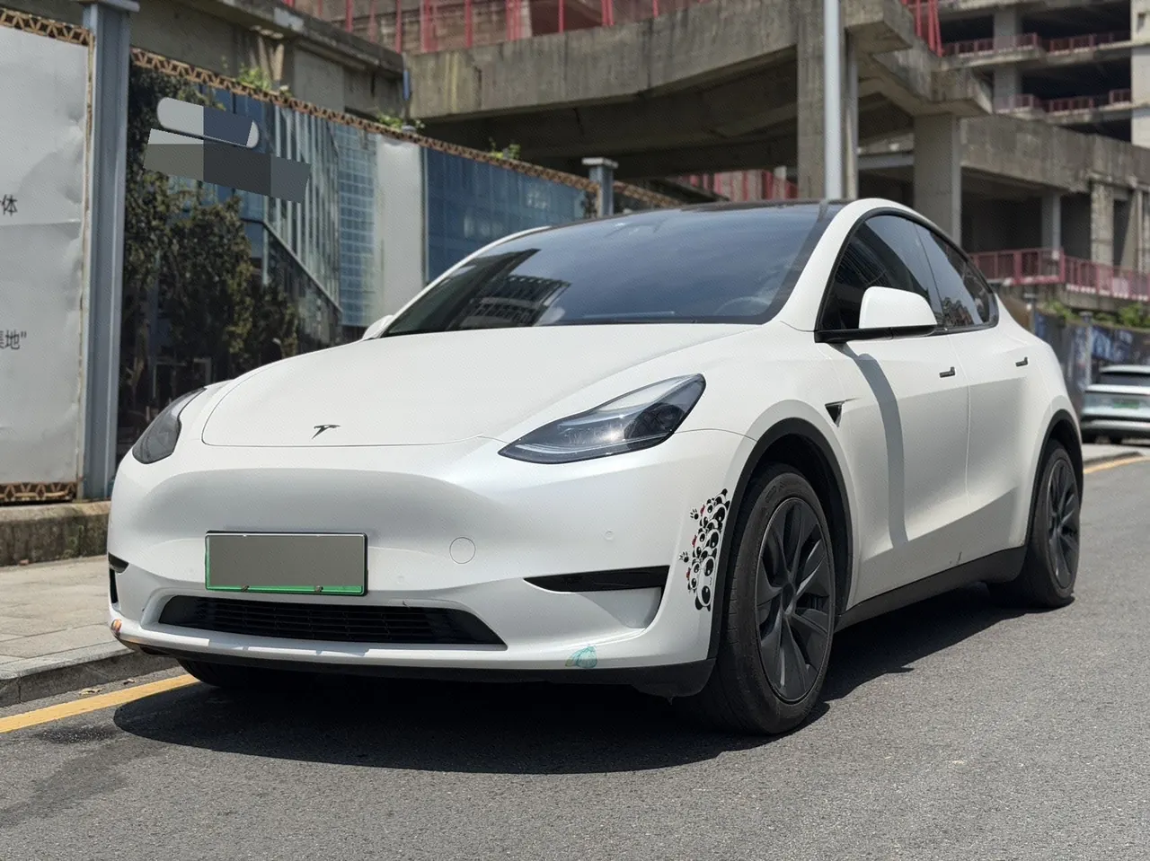 Open image lightbox: Tesla 2023 Model Y rear-wheel drive version automatic transmission