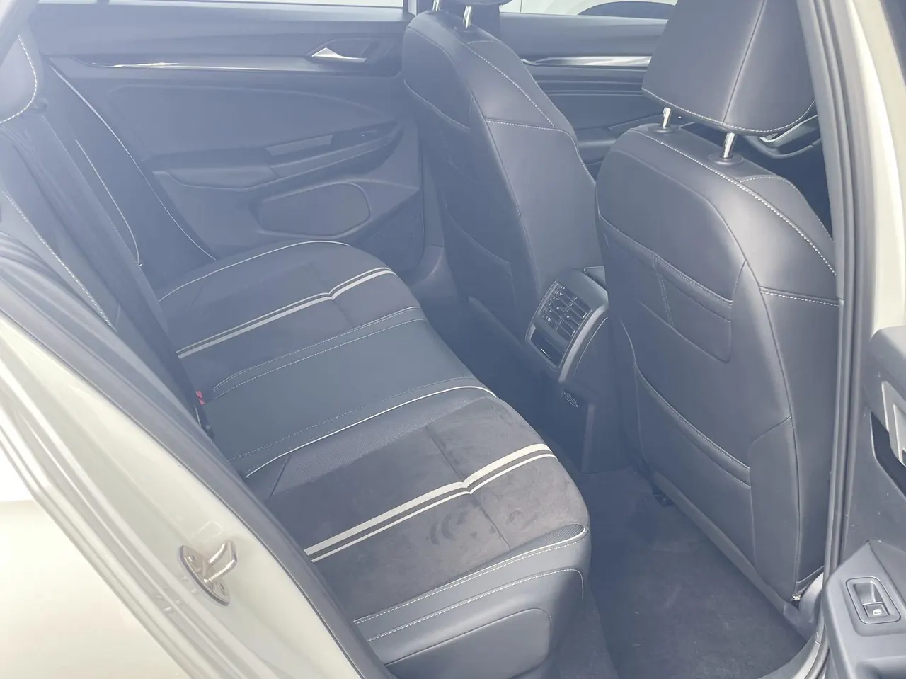 Volkswagen 2021 Golf 8 R-Line 1.4TSI 280TSI Automatic 4