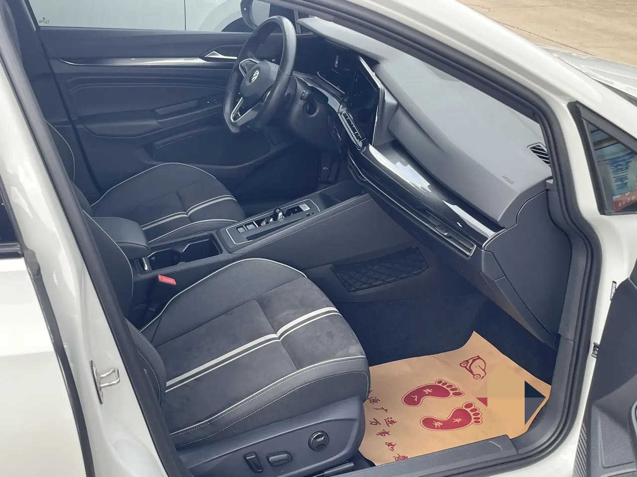 Volkswagen 2021 Golf 8 R-Line 1.4TSI 280TSI Automatic 5