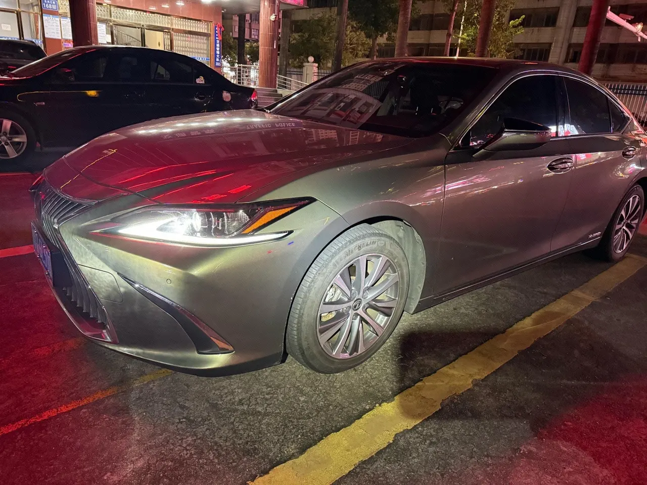打开图片灯箱:Lexus ES (Imported) 2020 ES300h 2.5 Stepless Excellence Edition Automatic Gear