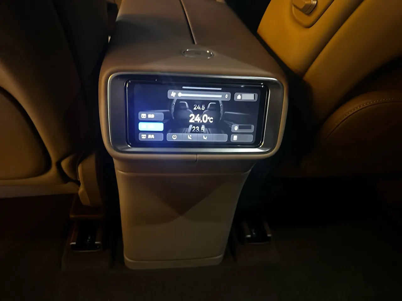 AITO 2025 AITO M9 extended range Ultra version 52kWh6 seat version automatic gear 11