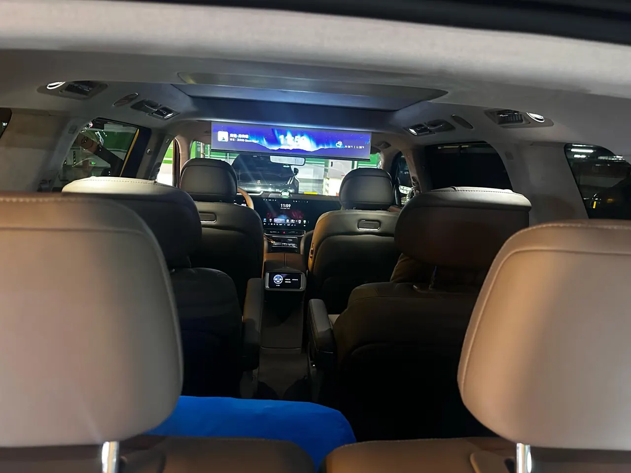 AITO 2025 AITO M9 extended range Ultra version 52kWh6 seat version automatic gear 6