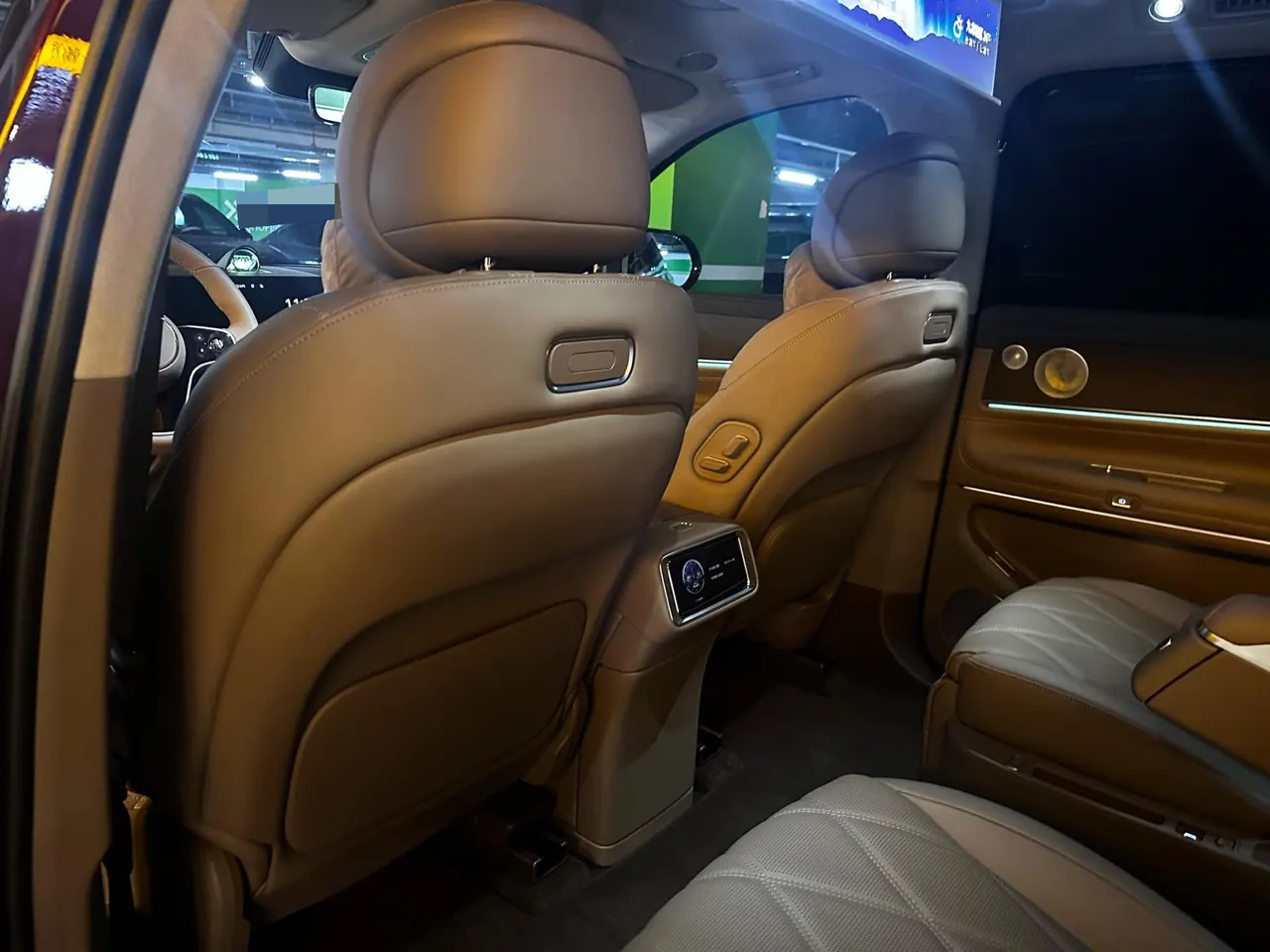 AITO 2025 AITO M9 extended range Ultra version 52kWh6 seat version automatic gear 8