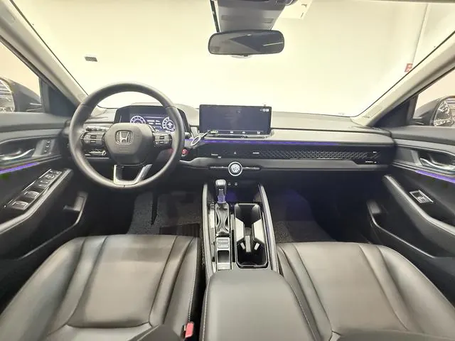 Honda 2025 11th Generation Accord 1.5T Stepless 260TURBO Premium Edition Automatic Gear 4