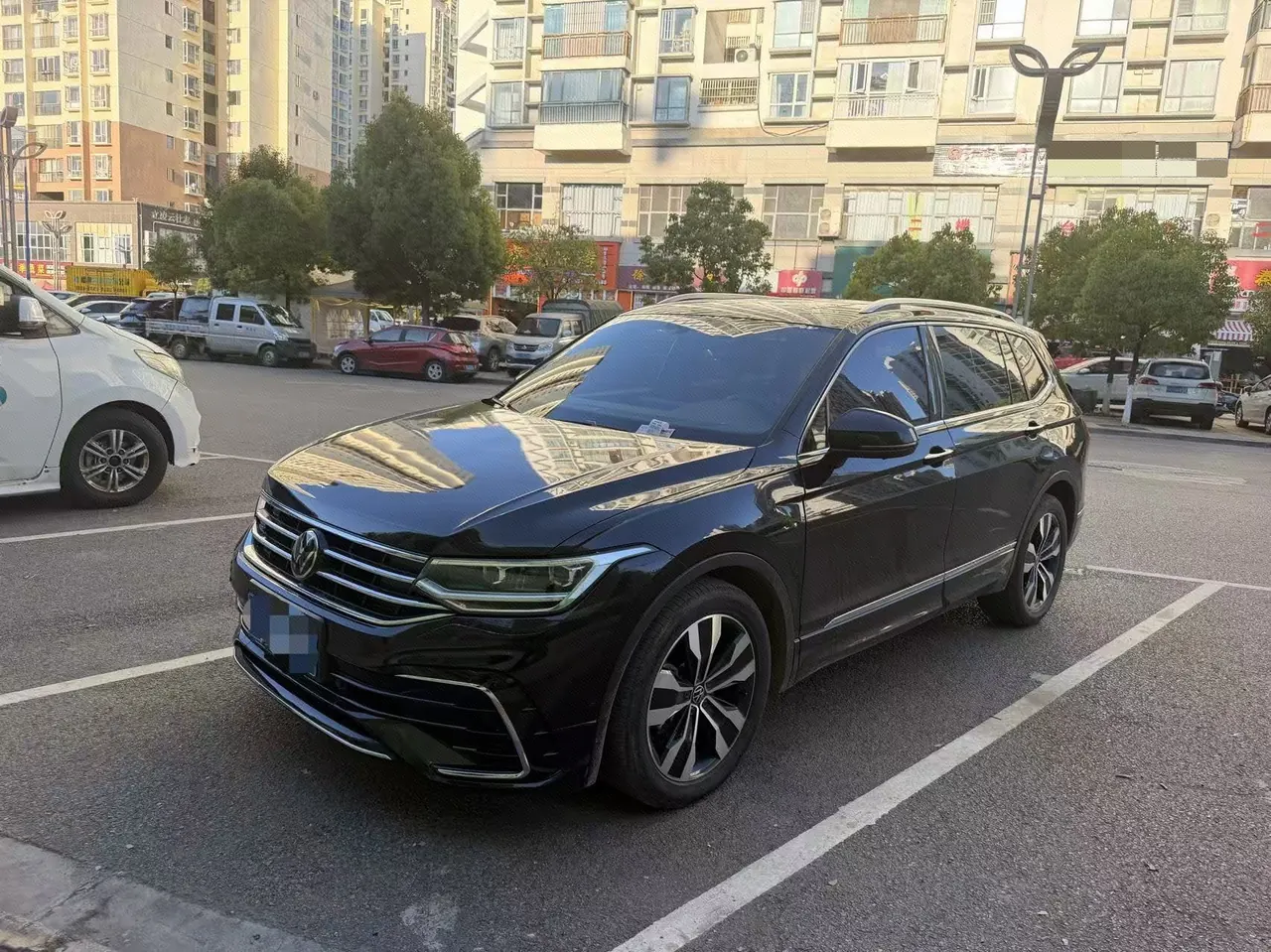 打开图片灯箱:Volkswagen 2024 Tiguan L 2.0TSI 330TSI Two-Drive Longteng Edition Automatic Gear