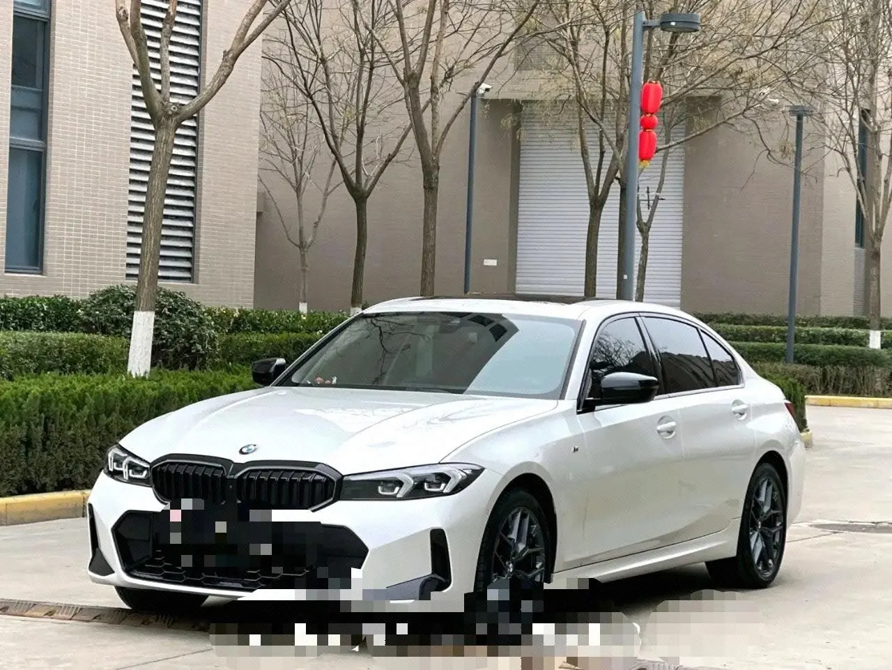 打开图片灯箱:BMW 3 Series 2024 325Li 2.0T M Sports Obsidian Night Suit Automatic Gear