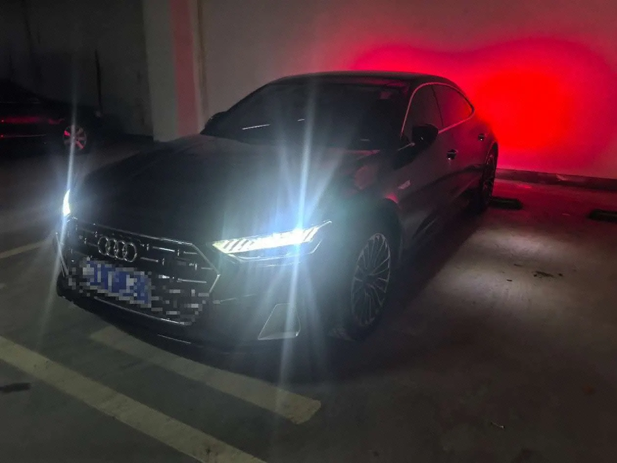 打开图片灯箱:Audi 2024 A7L 2.0TFSI 45TFSI Quattro S-line Black Samurai Edition Automatic Gear