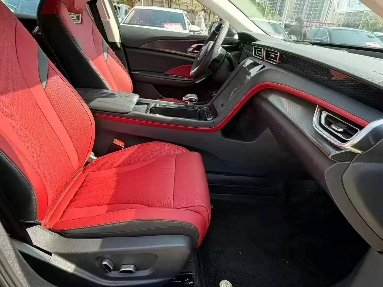 HongQi 2024 H6 2.0T to the United States version of automatic gear 5