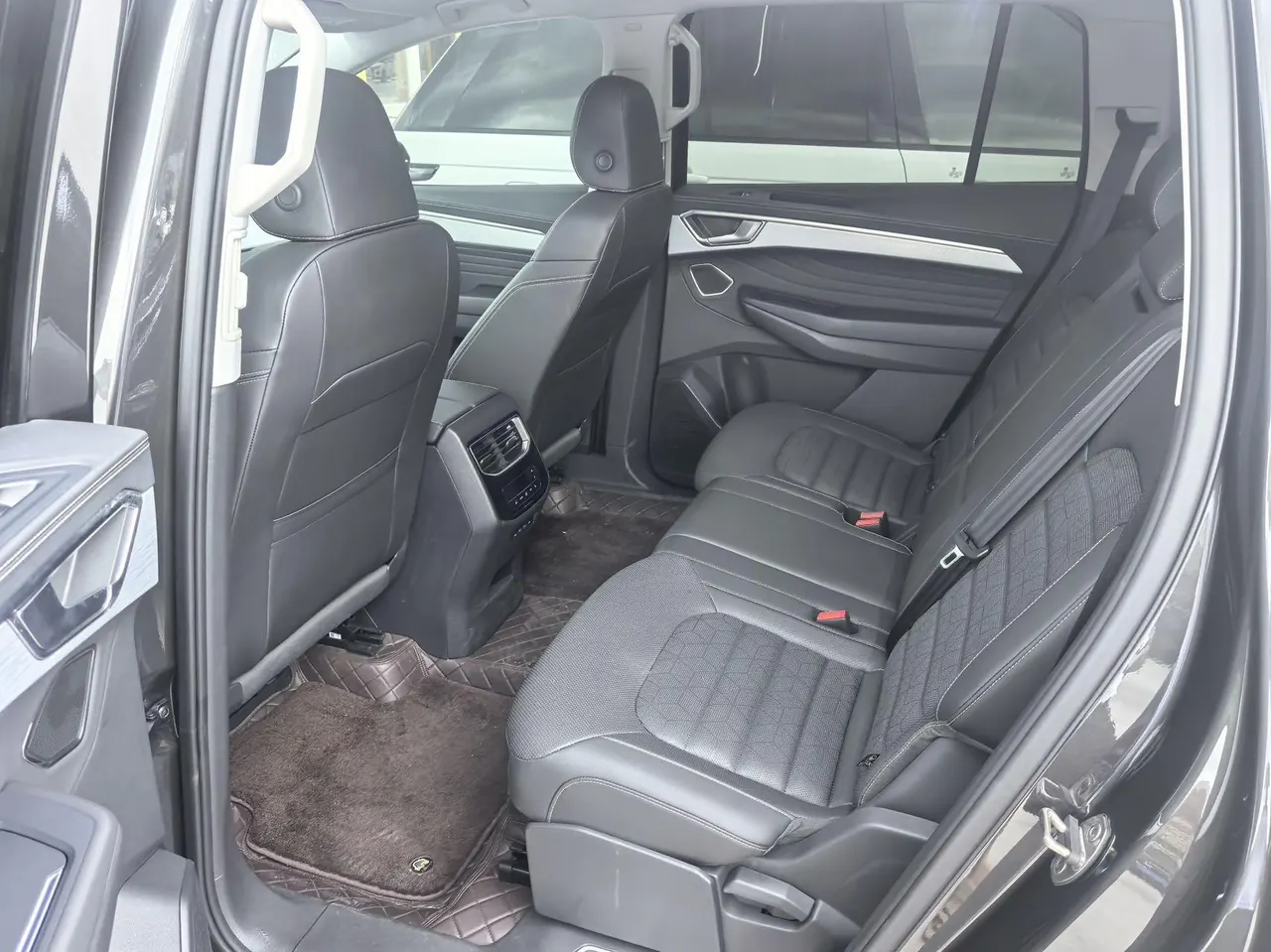 Volkswagen 2024 models 2.0TSI 380TSI 4-wheel luxury Pro 7-seat automatic gear 3