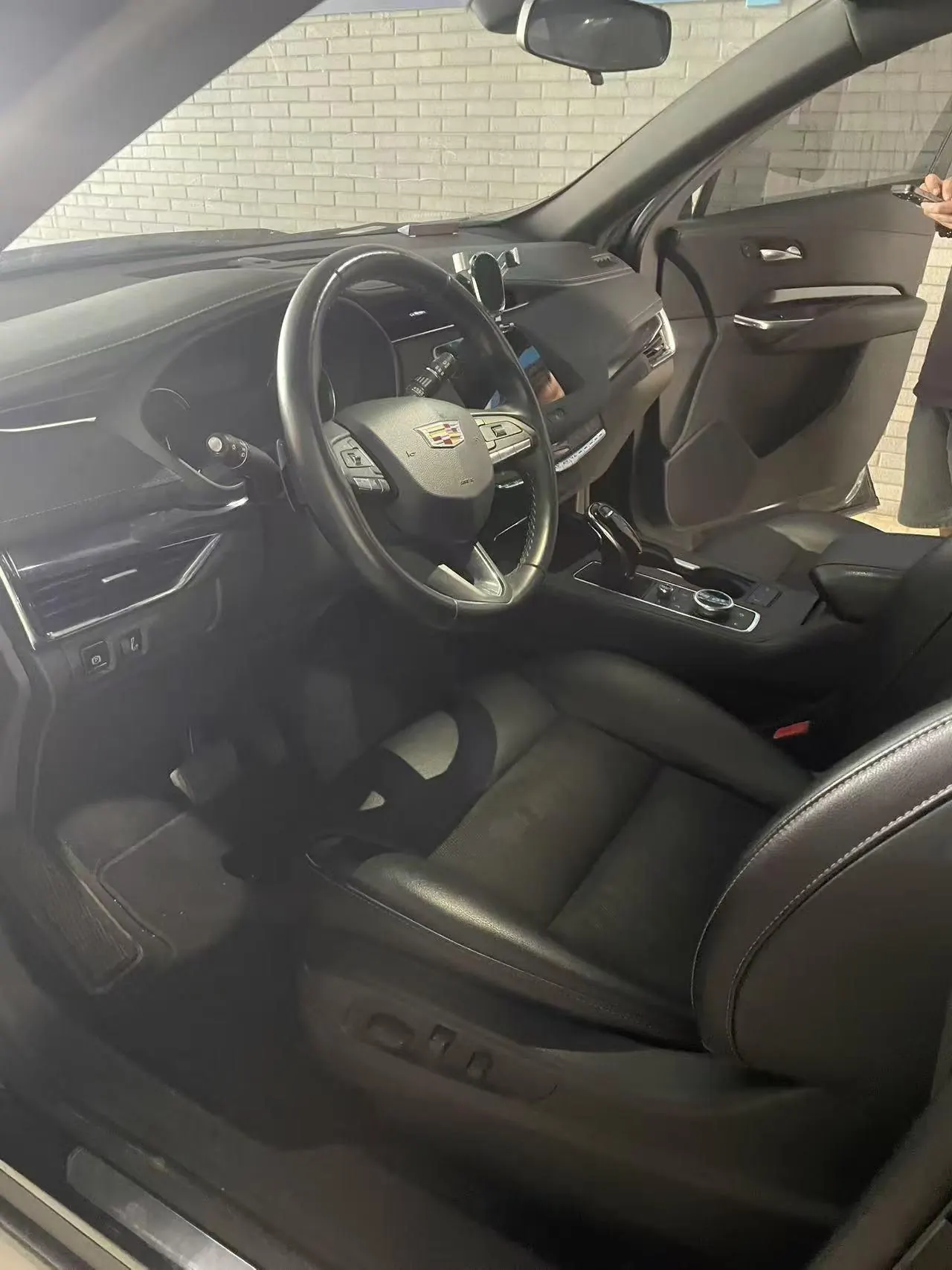 Cadillac 2022 XT4 48V 2.0T 28T Two-Drive Fashion Automatic Gear 4