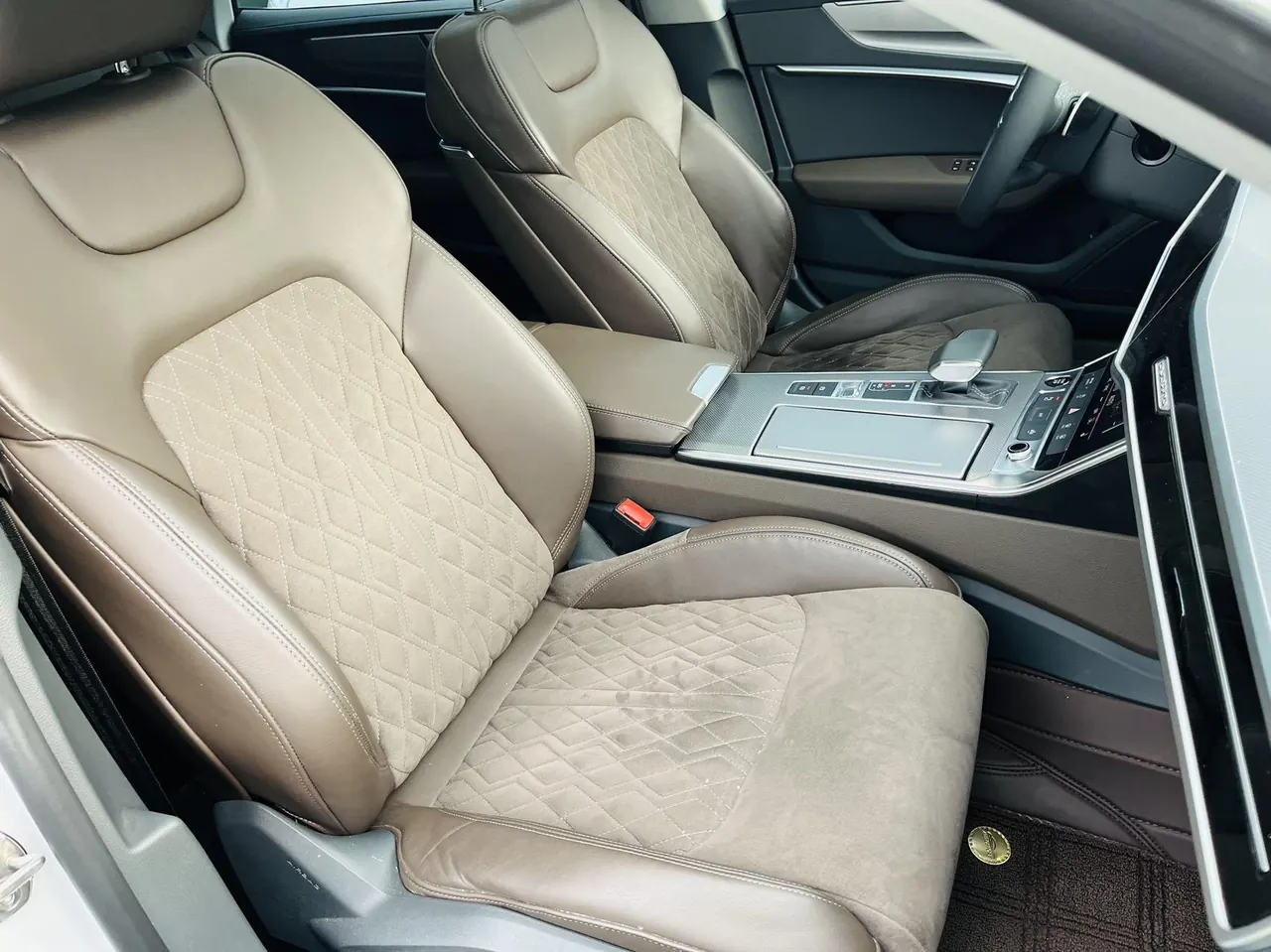 Audi 2024 A7L 2.0TFSI 45TFSI Quattro S-line see remote crystal flow set automatic gear 9