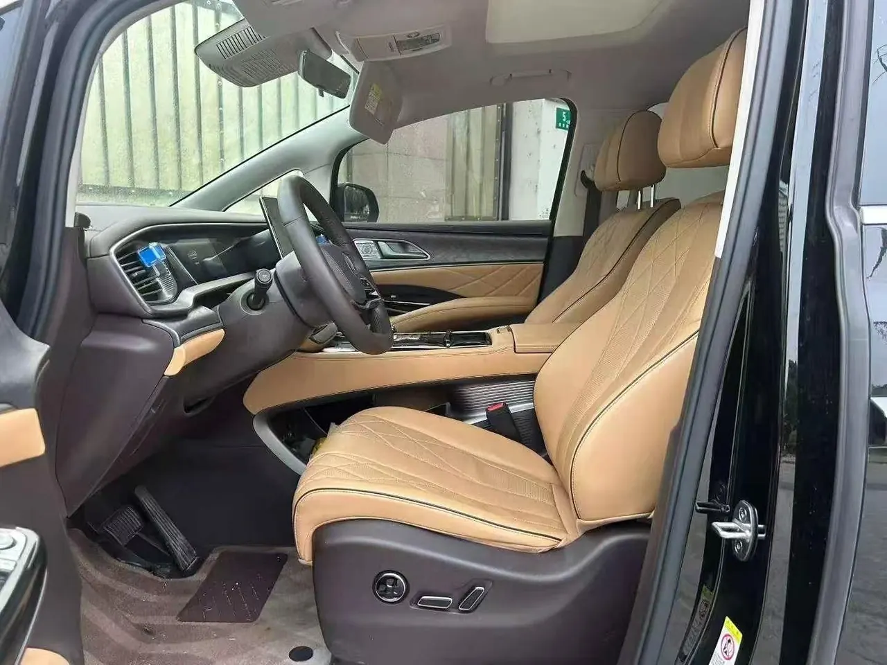 Denza 2024 Denza D9 EV EV620 exclusive automatic transmission 3