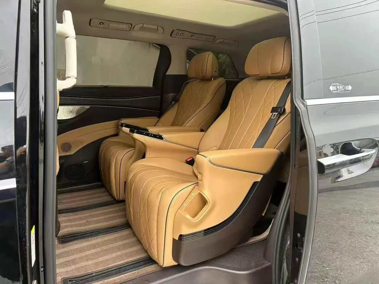 Denza 2024 Denza D9 EV EV620 exclusive automatic transmission 4