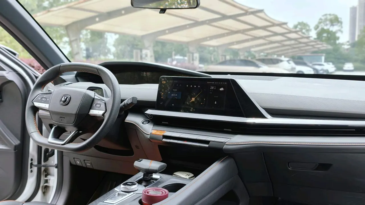 ChangAn 2023 UNI-V 1.5T exclusive automatic gear 5