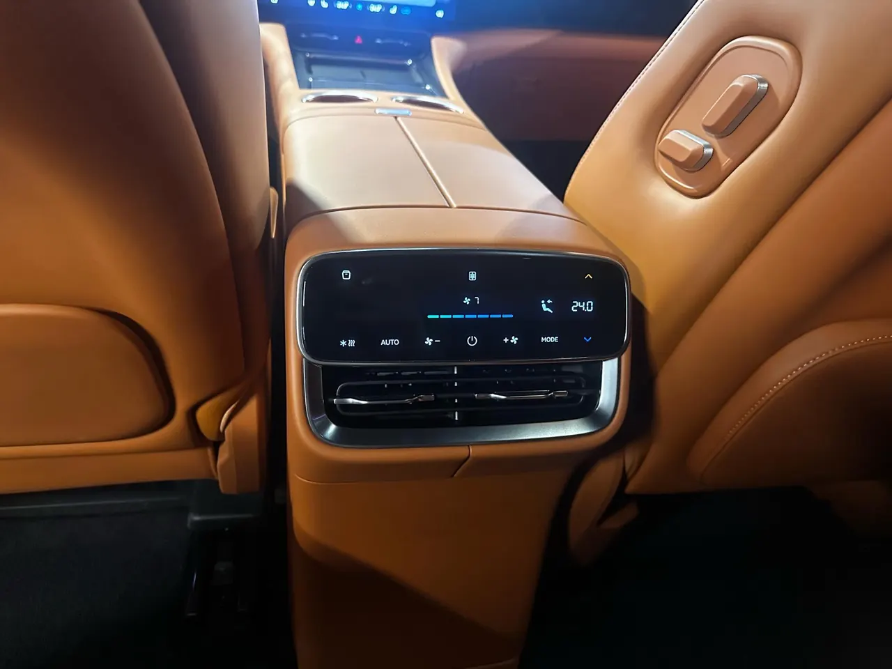 AITO 2025 AITO M8 Max Edition 53.4kWh 6-seat Edition Automatic Gear 4