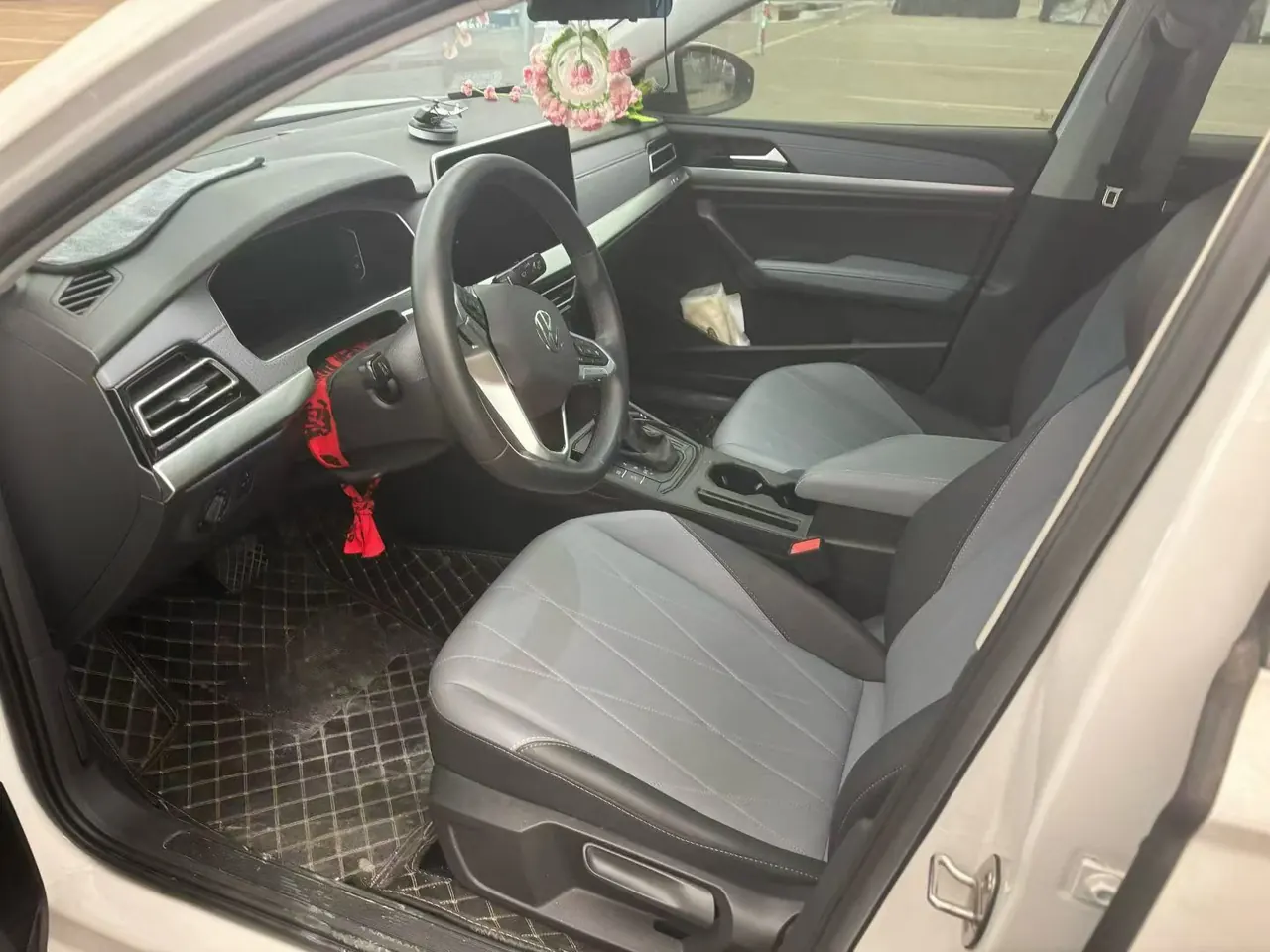 Volkswagen 2024 LaVida 1.5 Star 5 Million Edition Automatic Gear 3