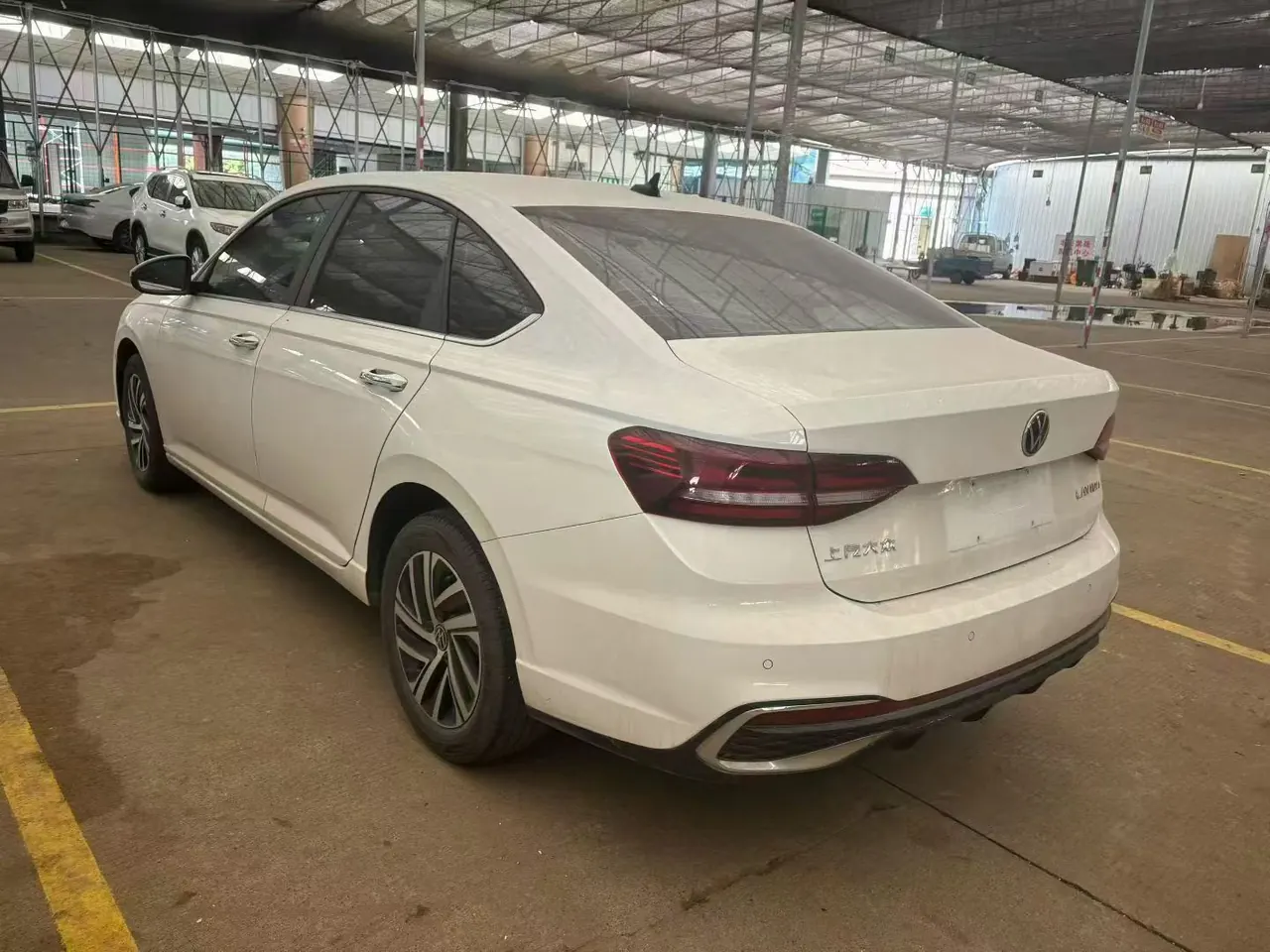 Volkswagen 2024 LaVida 1.5 Star 5 Million Edition Automatic Gear 9