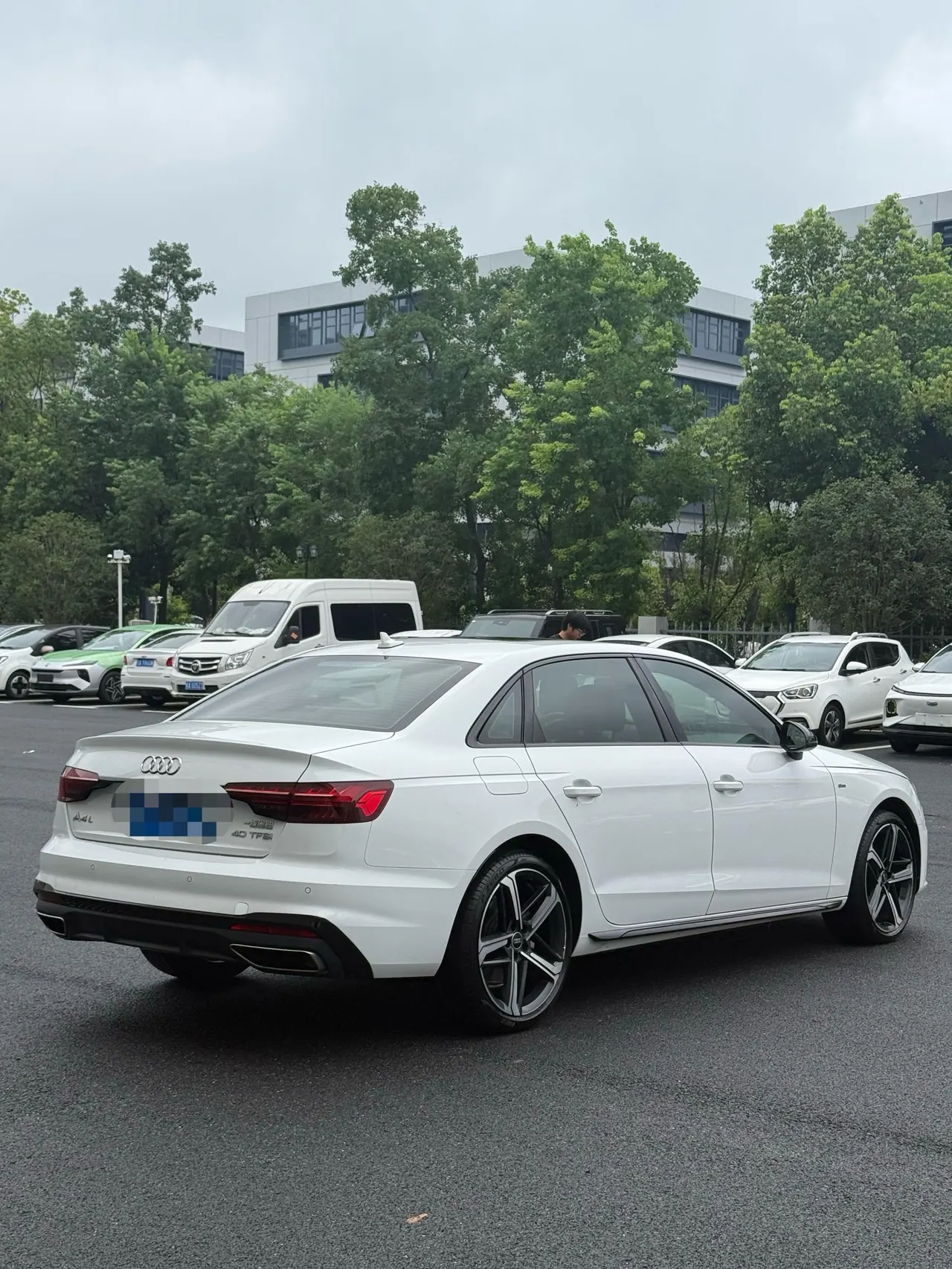 Audi 2024 A4L 2.0TFSI 40TFSI Deluxe Dynamic Automatic 10