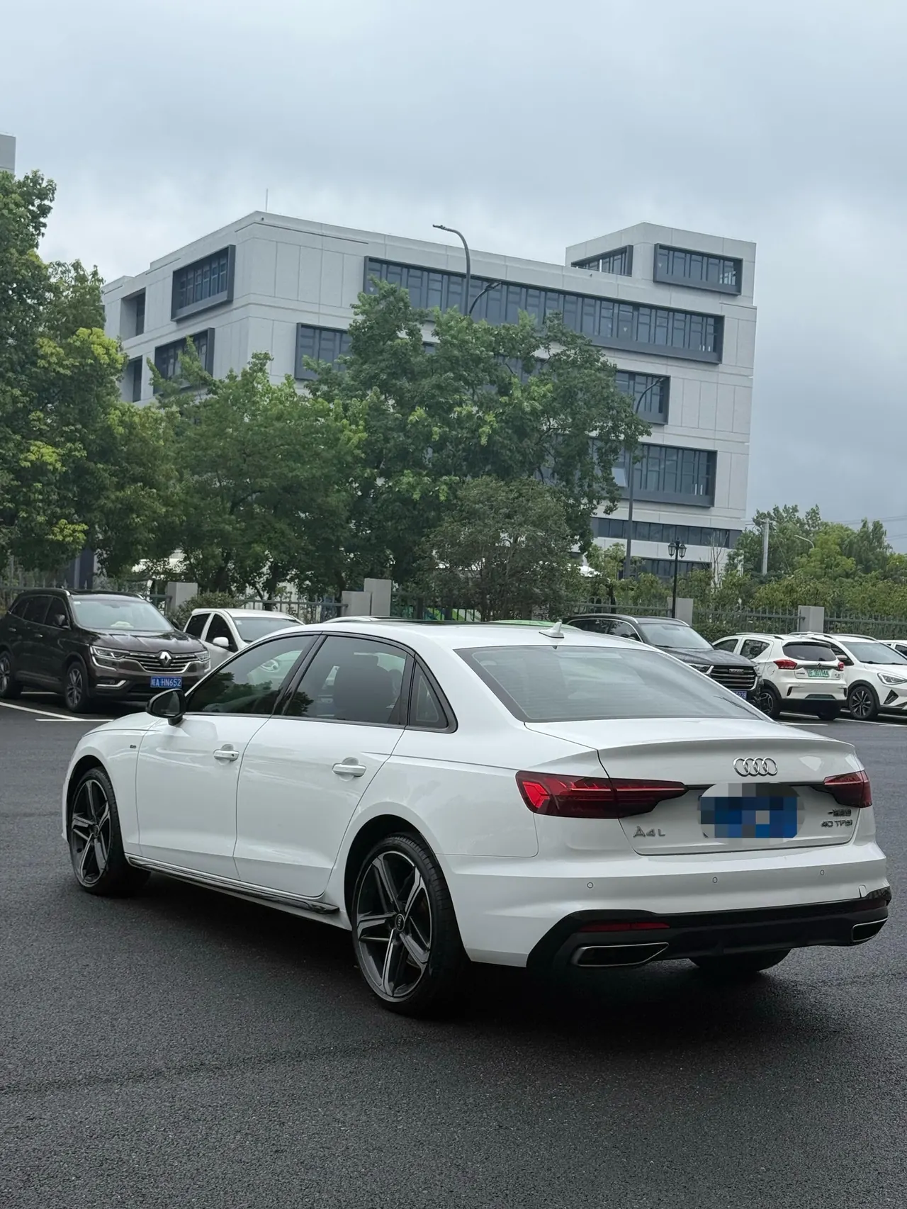 Audi 2024 A4L 2.0TFSI 40TFSI Deluxe Dynamic Automatic 12