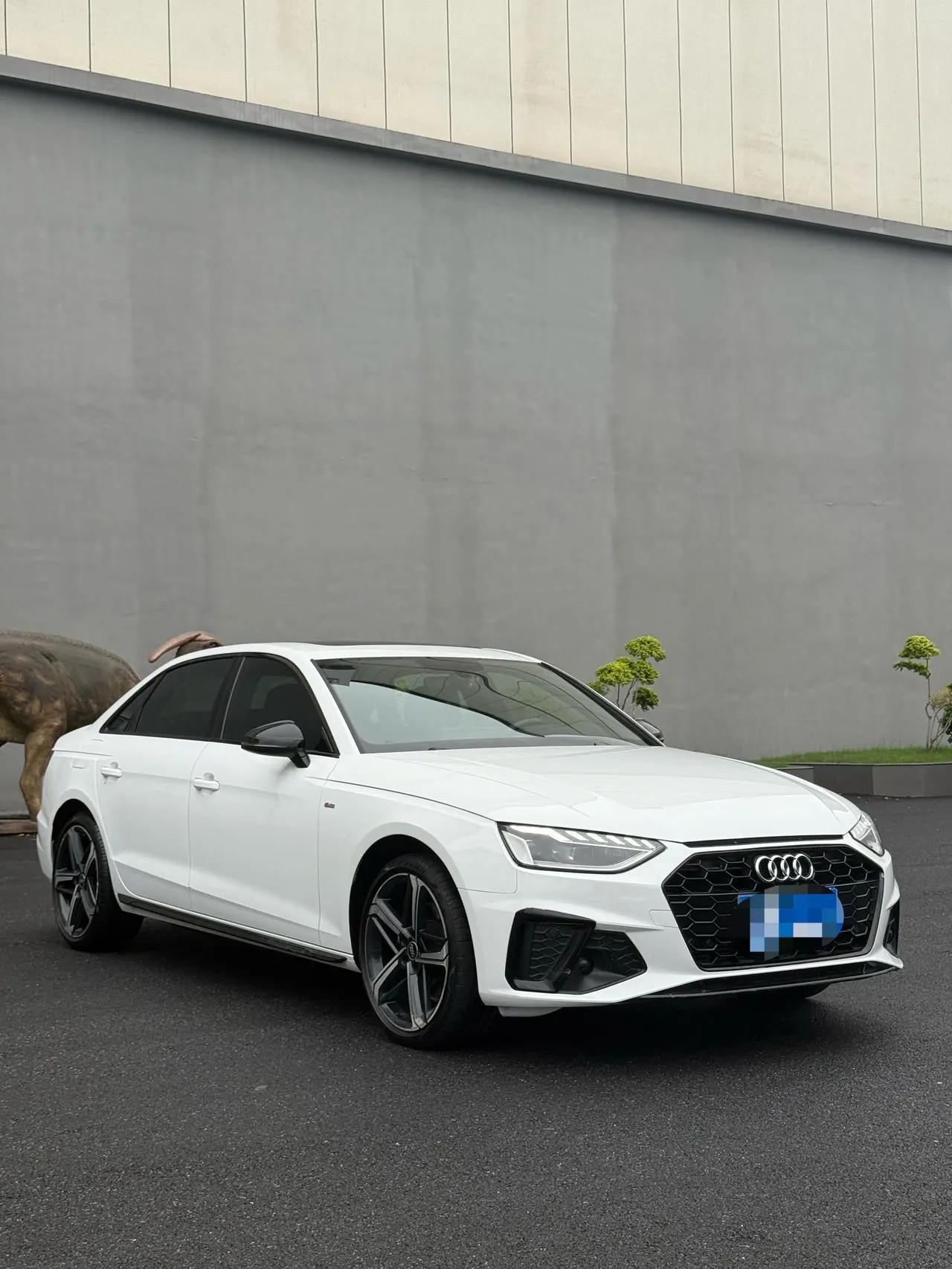 Audi 2024 A4L 2.0TFSI 40TFSI Deluxe Dynamic Automatic 3