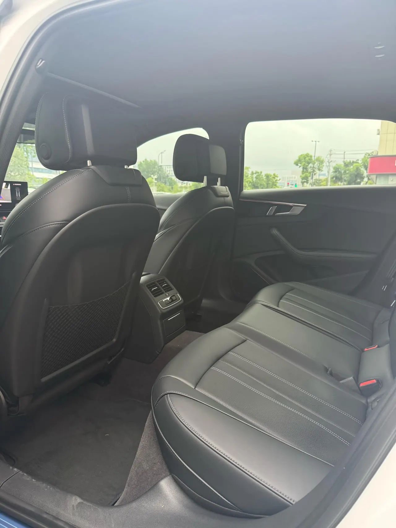 Audi 2024 A4L 2.0TFSI 40TFSI Deluxe Dynamic Automatic 6