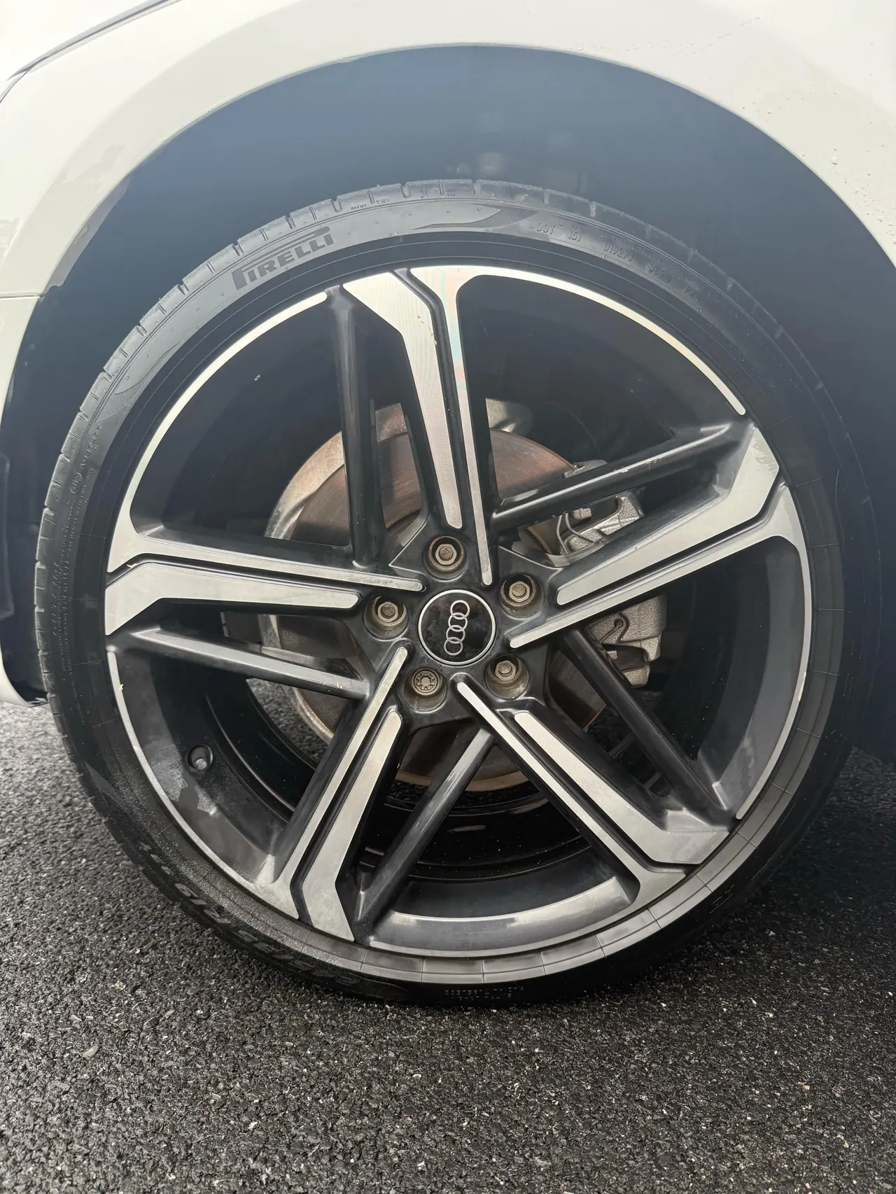 Audi 2024 A4L 2.0TFSI 40TFSI Deluxe Dynamic Automatic 9
