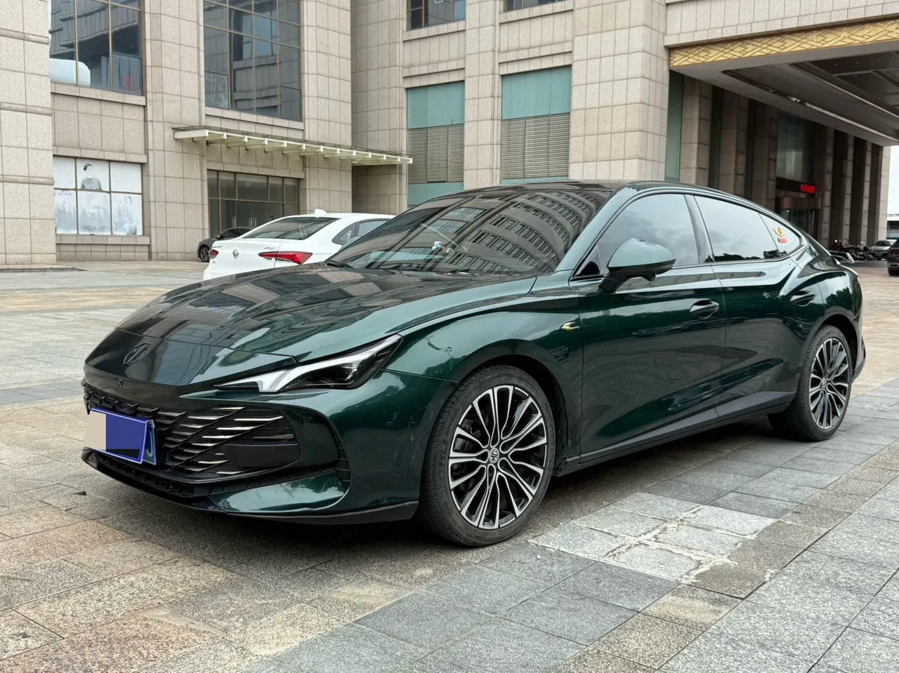 打开图片灯箱:MG 2023 MG7 1.5T to the United States elegant version of automatic gear
