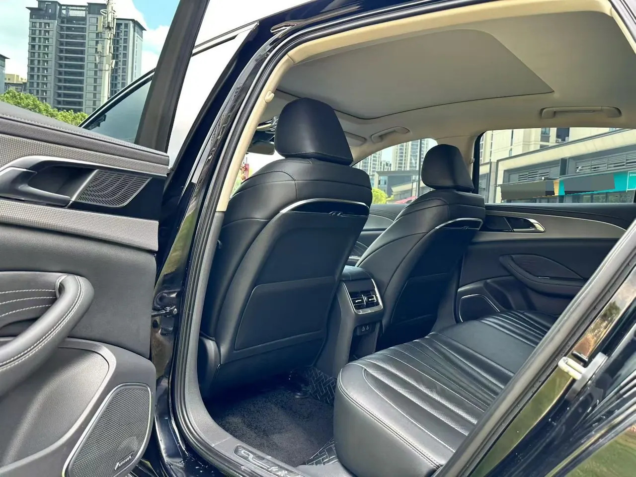 HongQi 2023 H5 2.0T Zhilian Flag Edition Automatic Gear 6