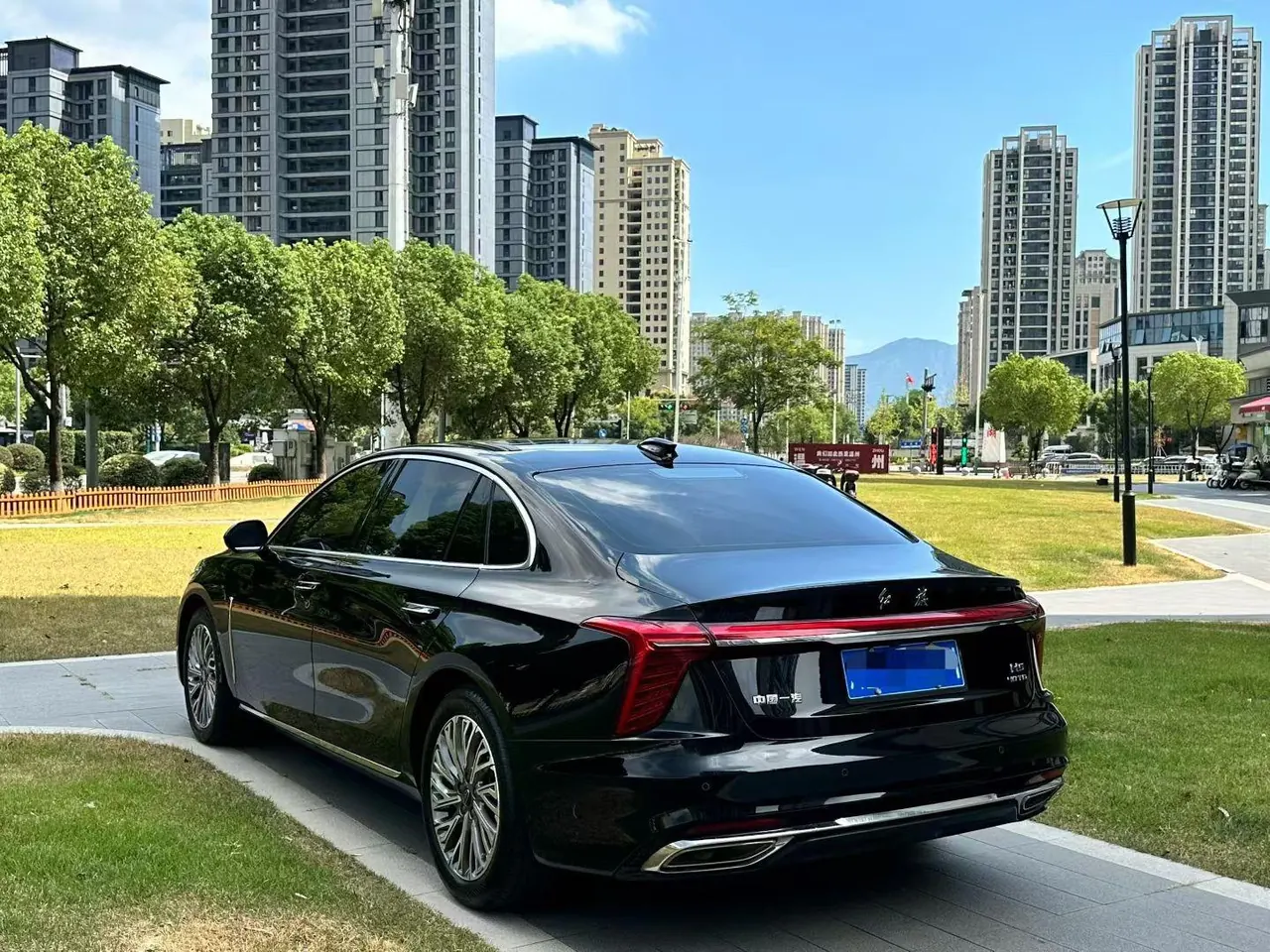 HongQi 2023 H5 2.0T Zhilian Flag Edition Automatic Gear 7