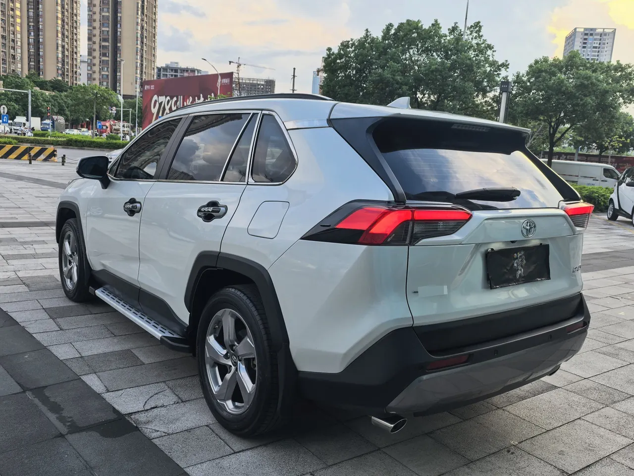 Toyota 2021 RAV4 Rongbo 2.0 Stepless Two-Drive Fashion PLUS Edition Automatic Gear 6