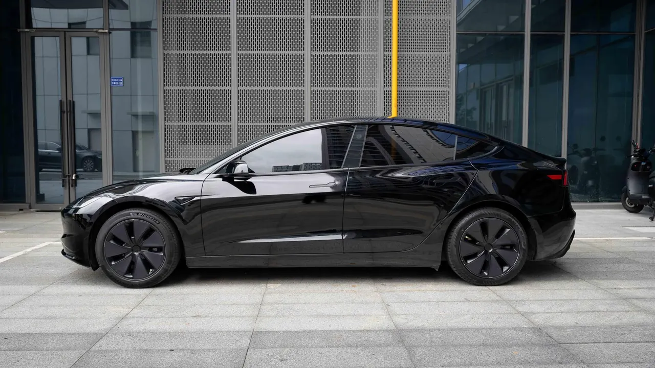 Tesla 2023 Model 3 Rejuvenation Edition Rear Wheel Drive Automatic Transmission 3
