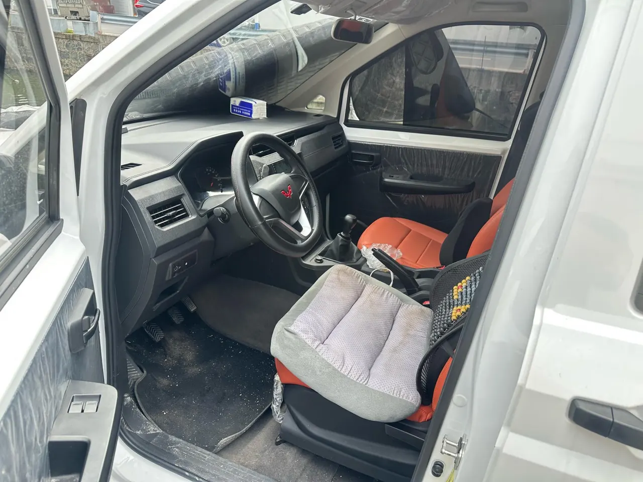 WuLing 2021 Journey 1.5T Comfortable Manual Gear 2