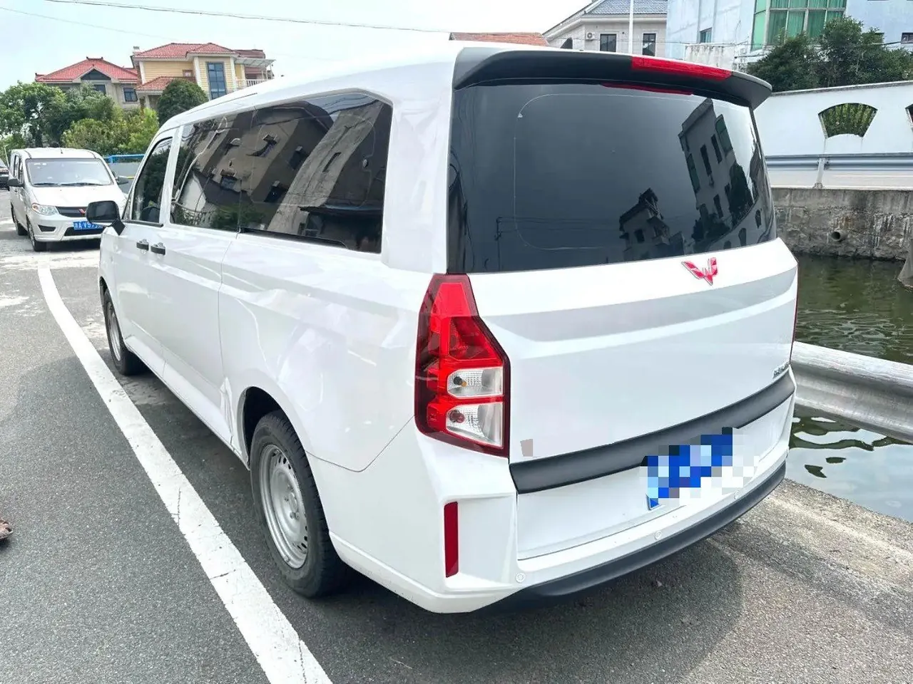 WuLing 2021 Journey 1.5T Comfortable Manual Gear 4