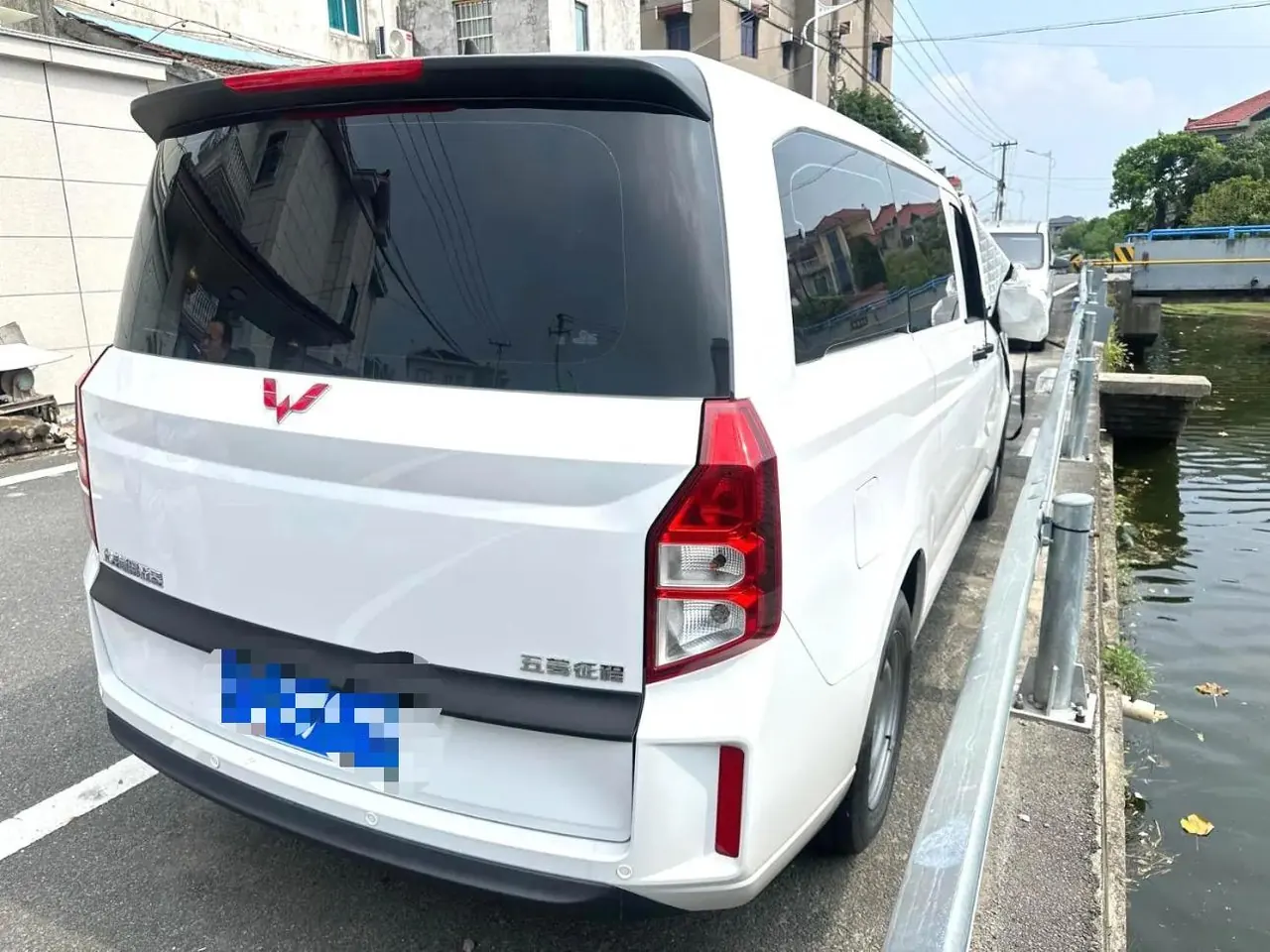 WuLing 2021 Journey 1.5T Comfortable Manual Gear 5