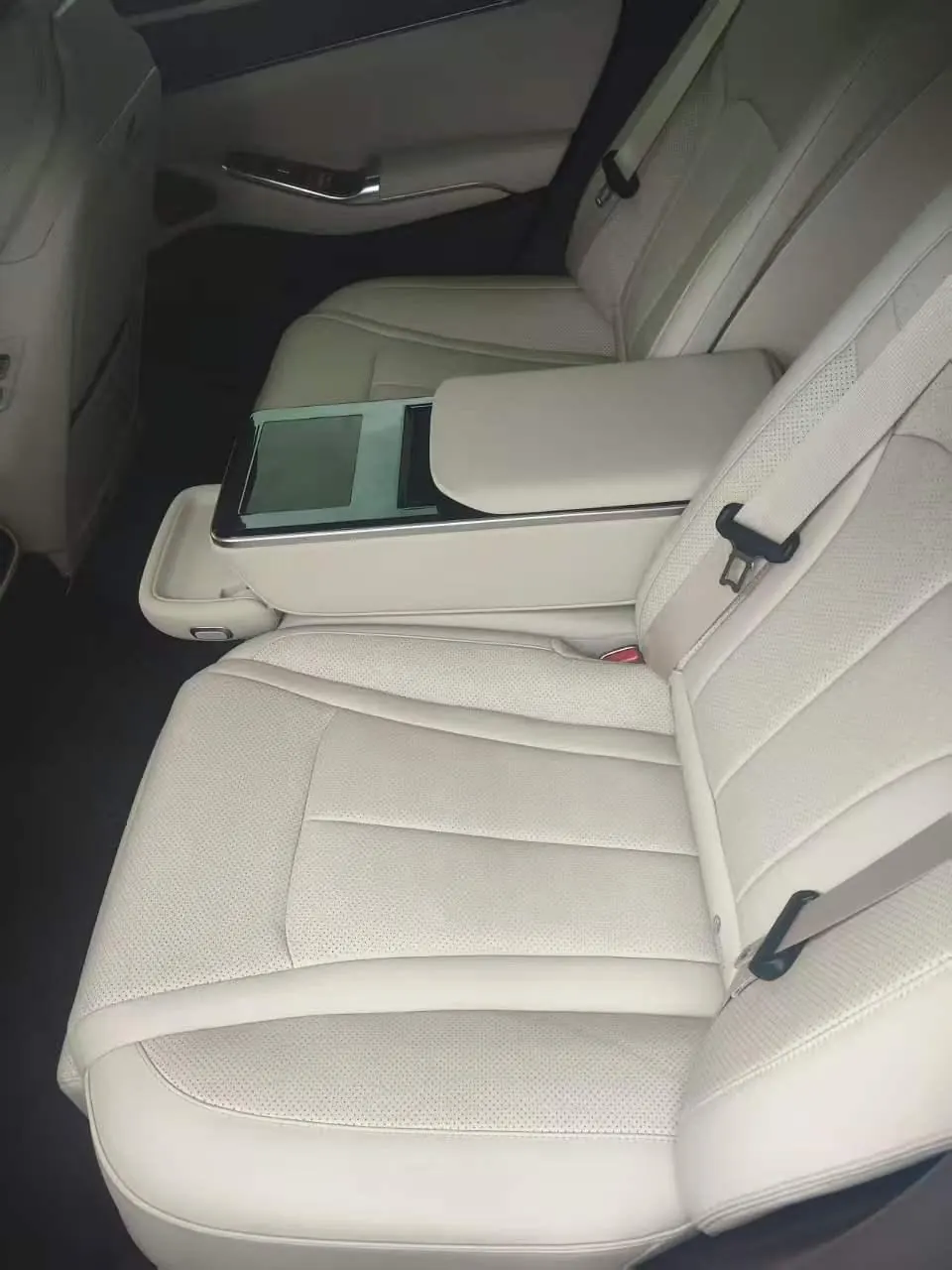 Denza 2024 Denza Z9 2.0T Stepless 1100km Four-wheel Drive Max Edition Automatic Gear - View 1