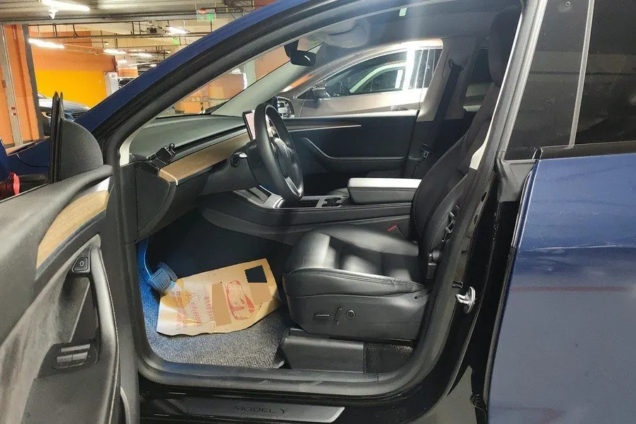 Tesla 2021 Model Y Standard Endurance Rear Drive Automatic Gear 3
