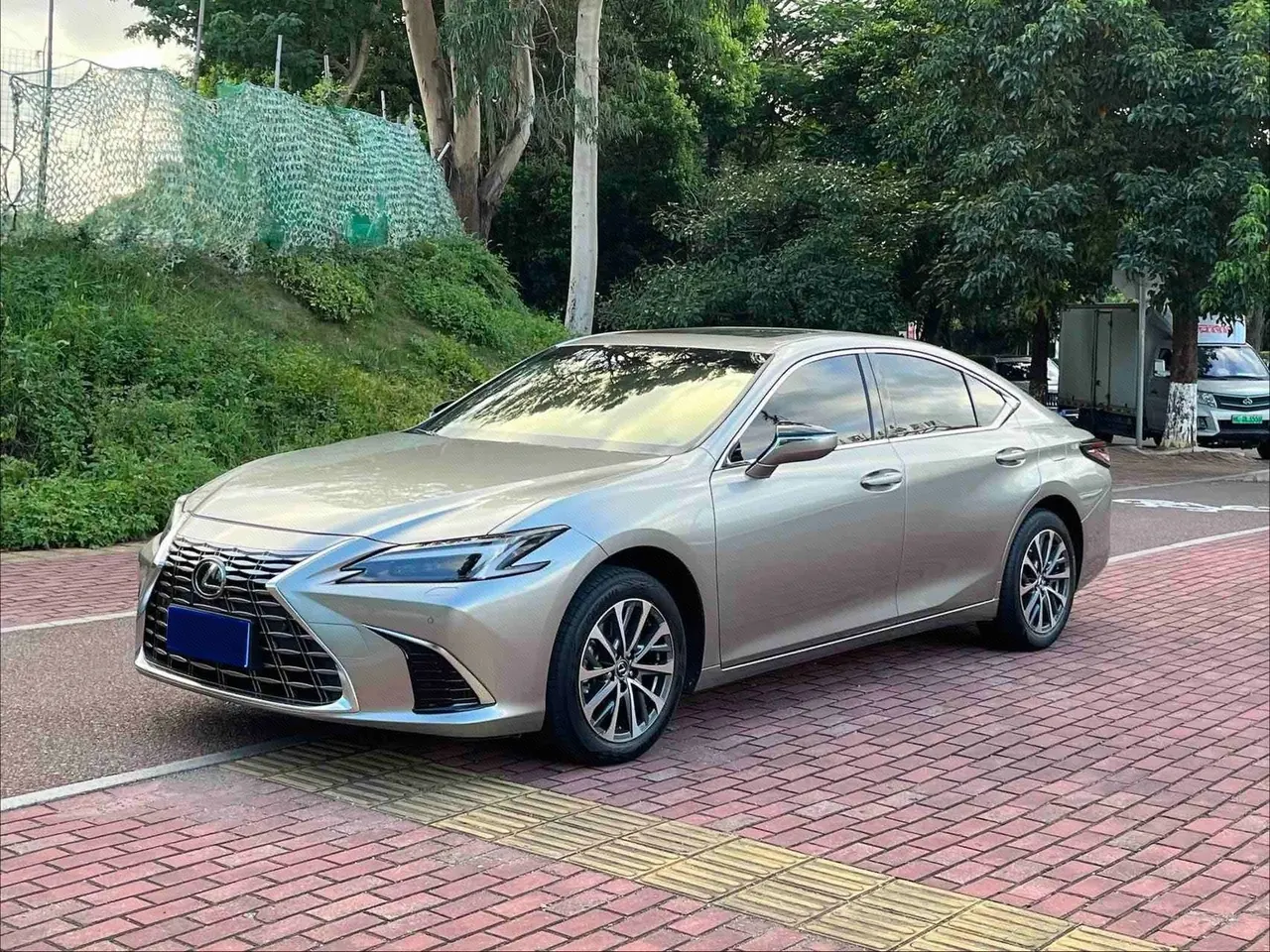 Open image lightbox: Lexus ES (Imported) 2025 ES200 2.0 Stepless Edition Automatic Gear