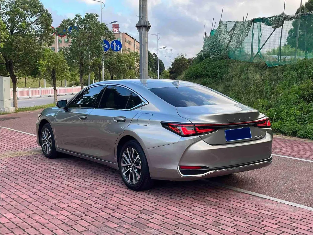 Lexus ES (Imported) 2025 ES200 2.0 Stepless Edition Automatic Gear 9