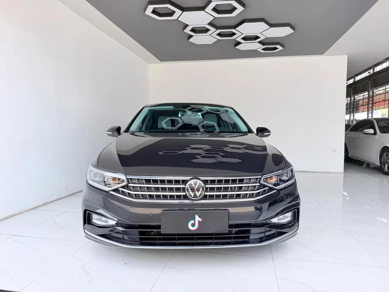 Volkswagen 2023 Magotan 2.0TSI 330TSI 2 million Commemorative Luxury Automatic Gear 2
