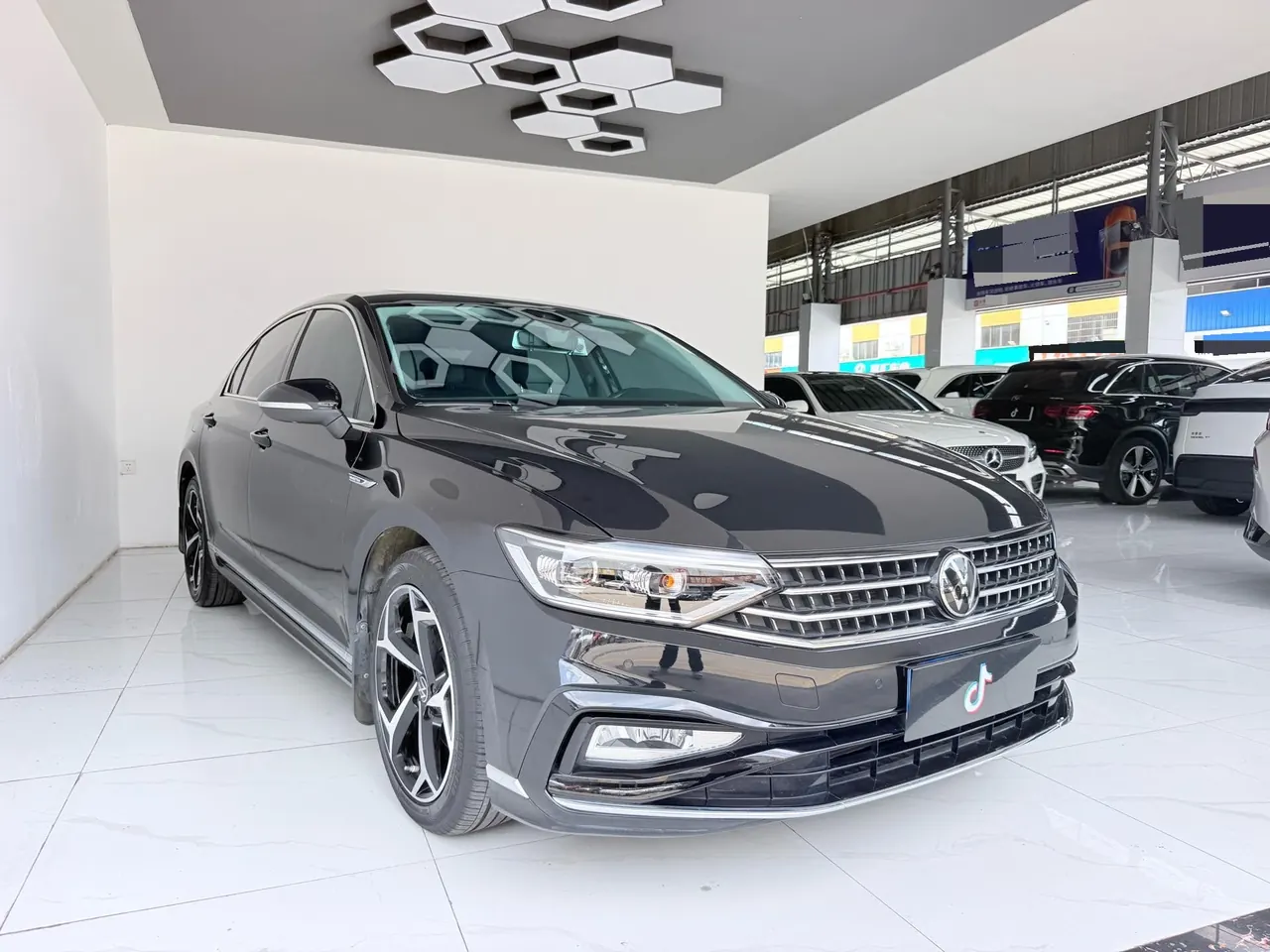 Volkswagen 2023 Magotan 2.0TSI 330TSI 2 million Commemorative Luxury Automatic Gear 3