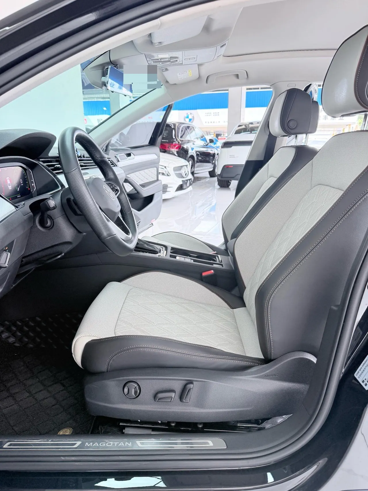 Volkswagen 2023 Magotan 2.0TSI 330TSI 2 million Commemorative Luxury Automatic Gear 4
