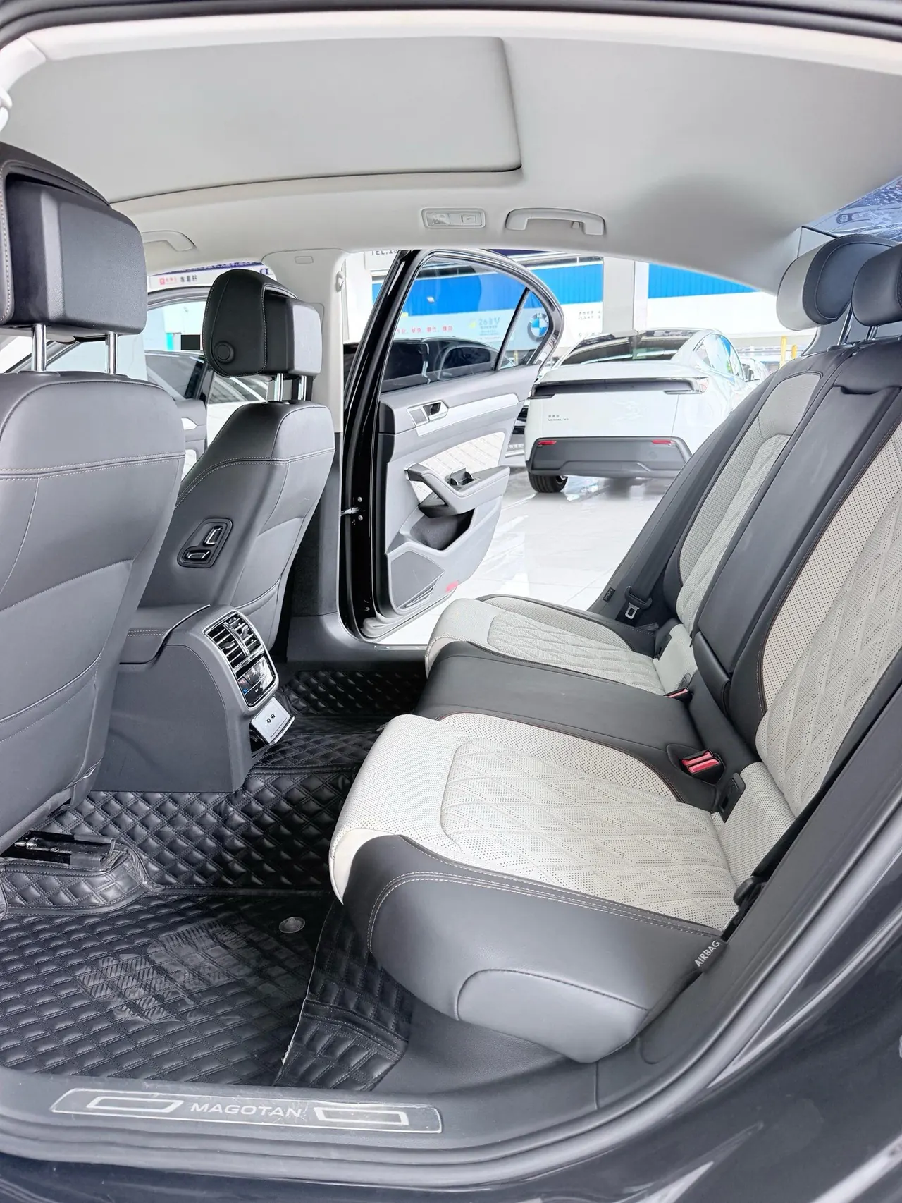 Volkswagen 2023 Magotan 2.0TSI 330TSI 2 million Commemorative Luxury Automatic Gear 6