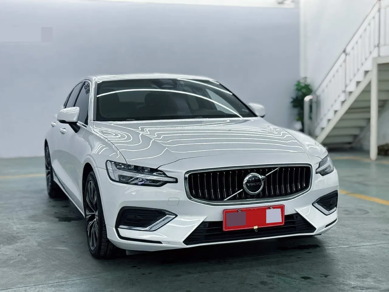 Volvo 2024 S60 48V 2.0T B4 Zhiyuan Deluxe Edition Automatic Gear 3