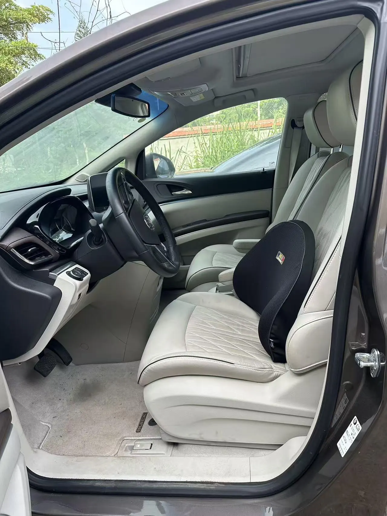Buick 2022 GL8 Land Business Class 48V 2.0T 652T Luxury Automatic Gear 2