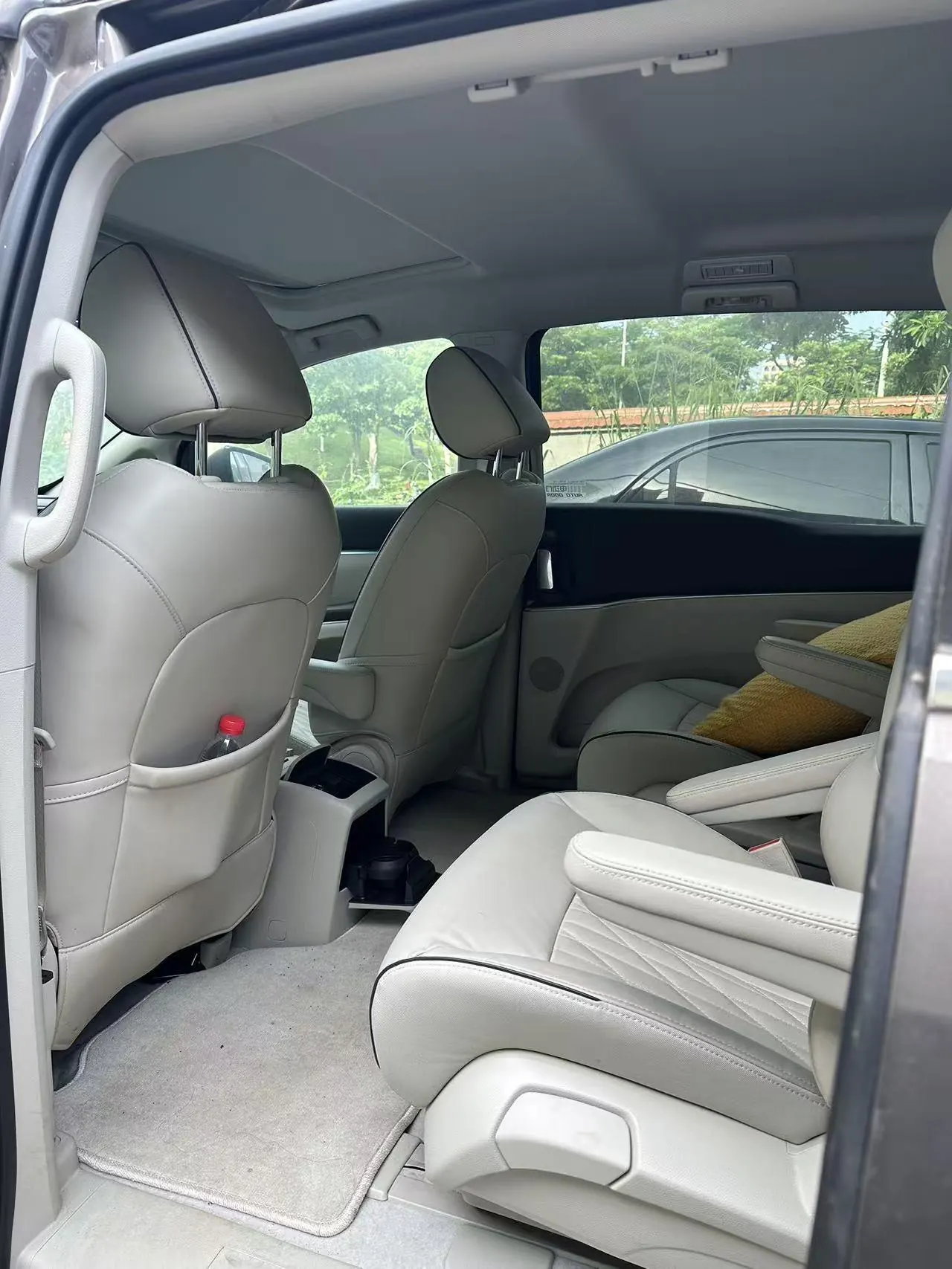 Buick 2022 GL8 Land Business Class 48V 2.0T 652T Luxury Automatic Gear 3