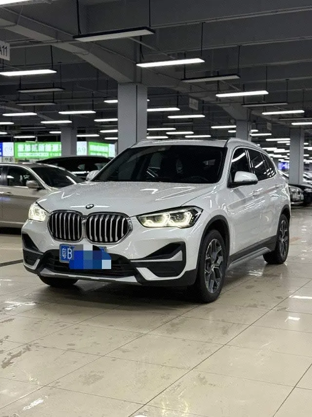 Open image lightbox: BMW 2020 X1 sDrive20Li 1.5T exclusive automatic gear