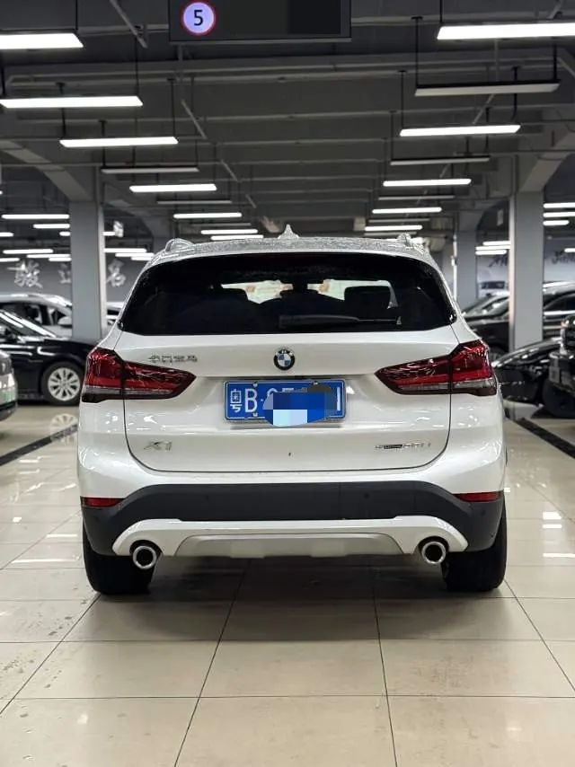 BMW 2020 X1 sDrive20Li 1.5T exclusive automatic gear 4